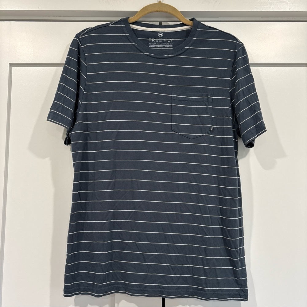 Free Fly Shirt Mens Medium Blue Performance Bamboo Motion Tee Pocket Crew Neck